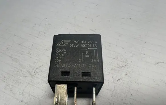 Ford Galaxy Other relay 7M0951253C 95VW10K705EA