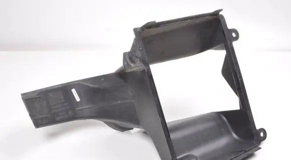 Maserati Ghibli Intercooler air channel guide 670154603