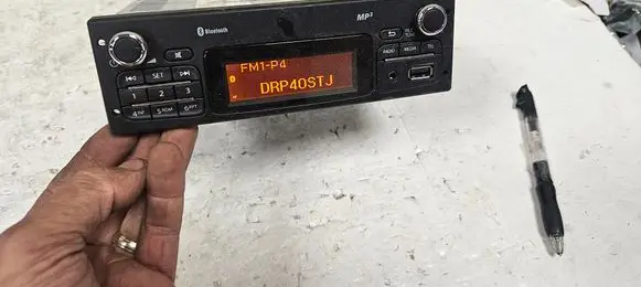 Renault Twingo II Radio/CD/DVD/GPS head unit 281156707R AGC1220RF