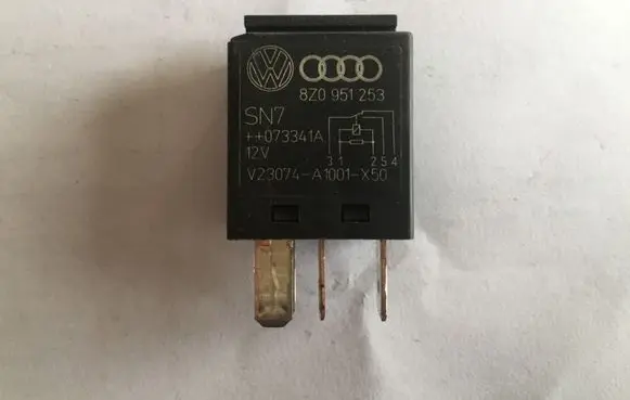 Skoda Octavia Mk2 (1Z) Other relay 8Z0951253