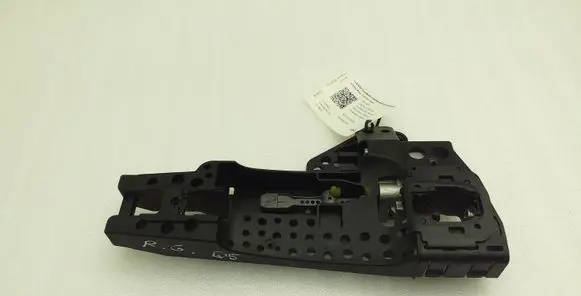 Rear door exterior handle/bracket