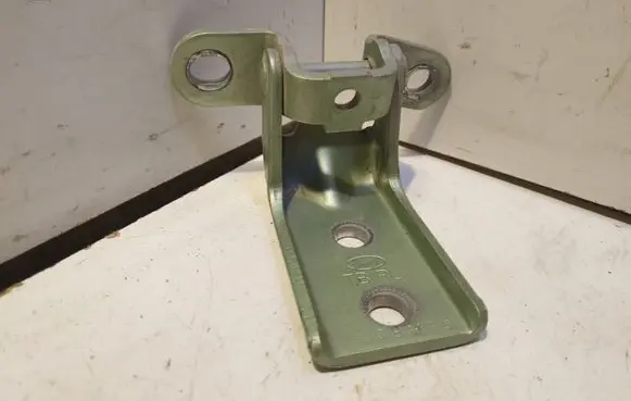 Hyundai Getz Rear door upper hinge