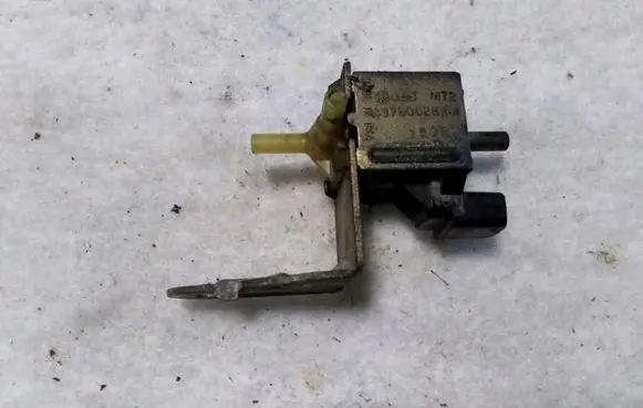Audi A6 S6 C5 4B Turbo solenoid valve 437906283A