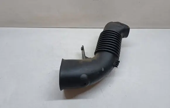 BMW 5 E60 E61 Air intake duct part 7790056