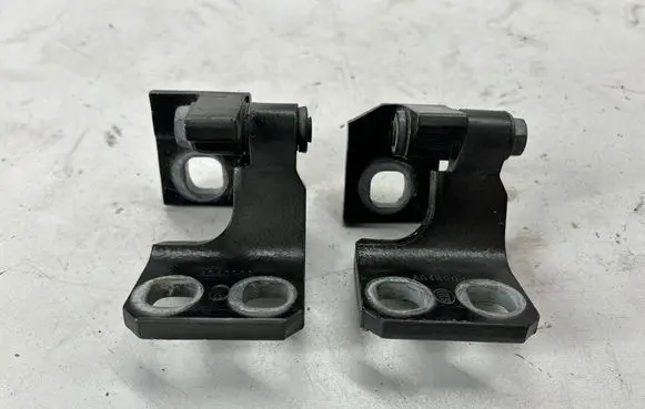 Maserati Ghibli Front door hinge set 675000159 675000160