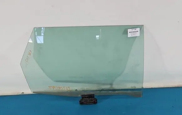 Rear door window glass