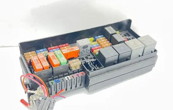 Mercedes-Benz ML W164 Fuse module A1645402372