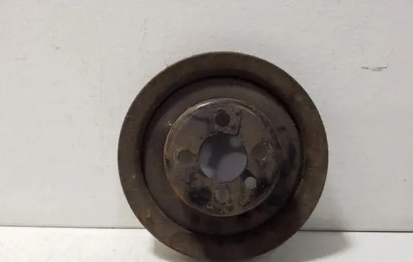 Volkswagen Golf III Crankshaft pulley 028105253A