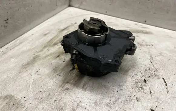 Opel Insignia A Vacuum pump 55205446