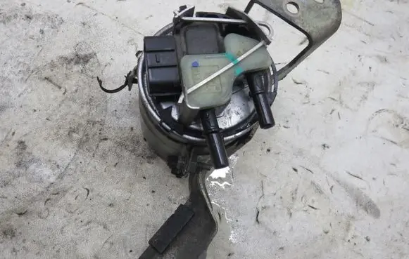 Nissan Qashqai Fuel filter housing KRIS235789