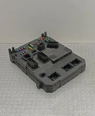 Peugeot 206 Fuse module 9649627880 S118085220