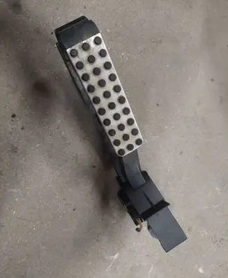 Mercedes-Benz C W203 Accelerator throttle pedal A2113001404