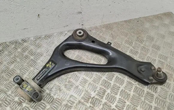 Mercedes-Benz Vito Viano W447 Front lower control arm/wishbone A4473307600