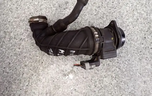 Mazda 2 Intercooler hose/pipe