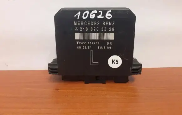 Mercedes-Benz E W210 Door control unit/module 10626 2108203526