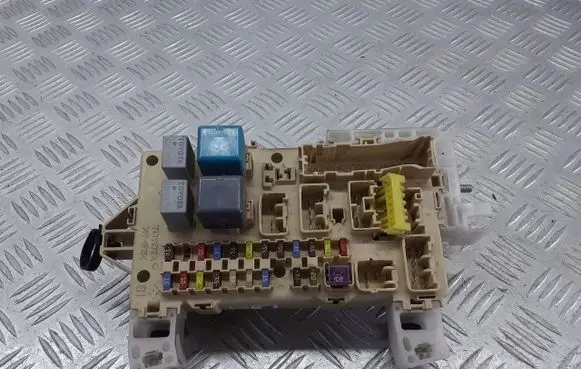 Toyota Corolla Verso E121 Fuse box set 89221-0F030