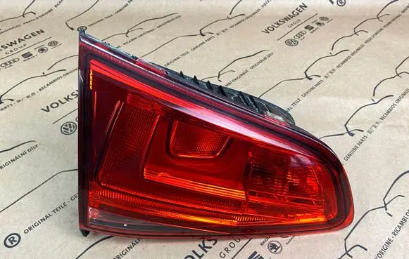 Volkswagen Golf VII Tailgate rear/tail lights 5G0945093R