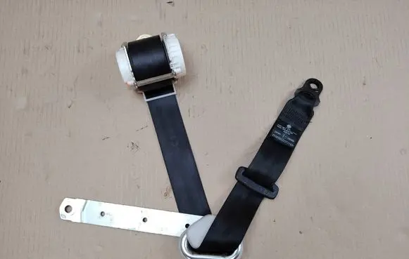 Volkswagen Transporter - Caravelle T5 Rear seatbelt 33035275C