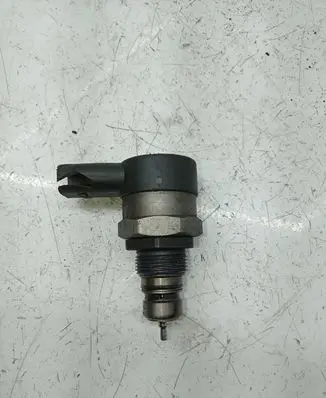 BMW 1 E81 E87 Fuel pressure regulator 0281002481