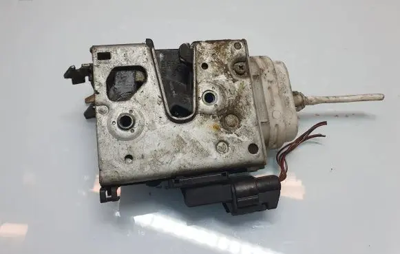 Audi A4 S4 B5 8D Front door lock 4D1837016D