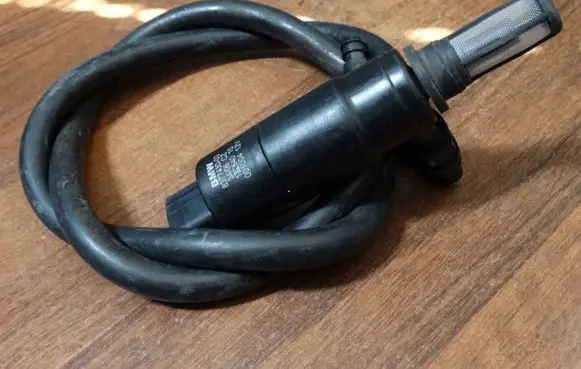 BMW 3 E90 E91 Windscreen/windshield washer pump 8377430