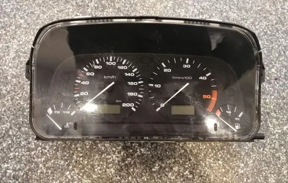 Volkswagen Polo III 6N 6N2 6NF Speedometer (instrument cluster) 88311235