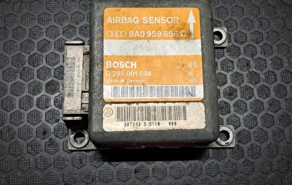 Audi A4 S4 B5 8D Airbag control unit/module 8A0959655C 0285001038