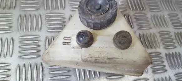 Brake fluid reservoir