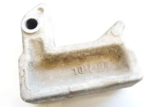Engine mounting bracket