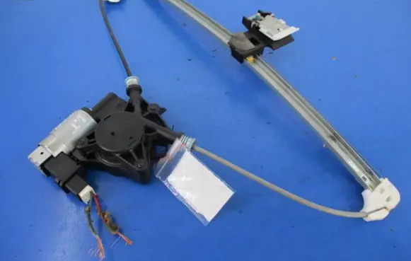 Mazda 2 Rear door window regulator with motor