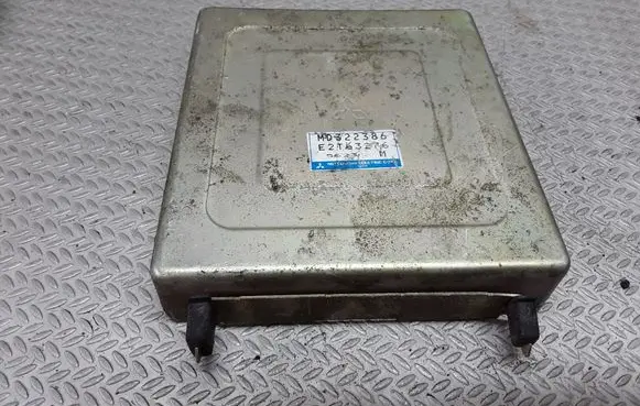 Mitsubishi Carisma Engine control unit/module MD322386 E2T63276