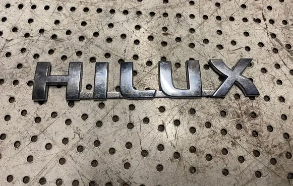 Toyota Hilux (AN10, AN20, AN30) Manufacturers badge/model letters 