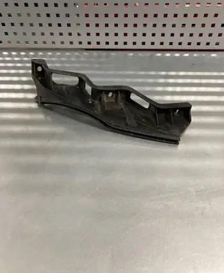 Volkswagen PASSAT B6 Front bumper mounting bracket 3C0807889