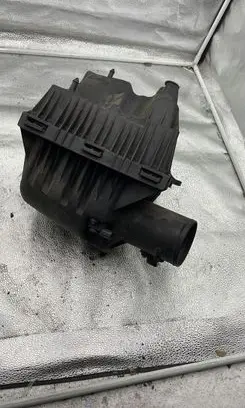 Chrysler Voyager Air filter box cover 04880233AC