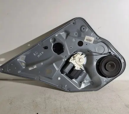 Rear door manual window regulator