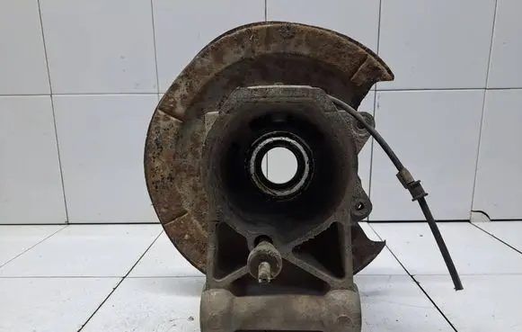 Jaguar XJ X300 Rear wheel hub CCC3985C