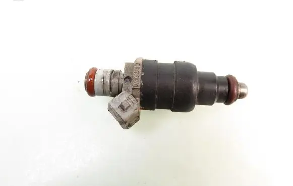 Audi A4 S4 B5 8D Fuel injector 078133551D