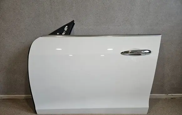 Maserati Ghibli Front door