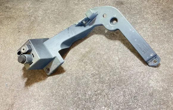 Volvo XC40 Fender mounting bracket 32318691 PA66GF50