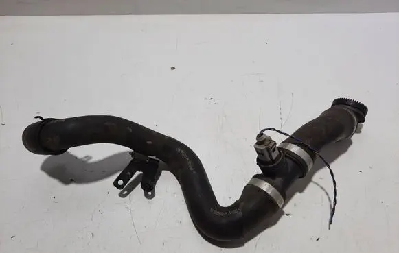 Volkswagen Touareg II Engine coolant pipe/hose 7P6122051G 7L6122291AC 7L8212115