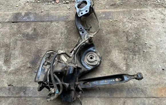 Nissan X-Trail T32 Rear wheel hub spindle/knuckle