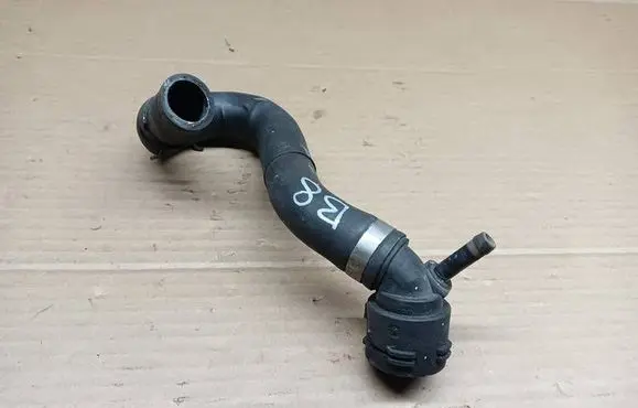 Volkswagen PASSAT B8 Engine coolant pipe/hose 5Q0122291P