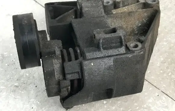 BMW 3 E46 A/C compressor mount bracket 7512