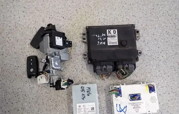 Suzuki Swift Cultus Other control units/modules 3392062J01