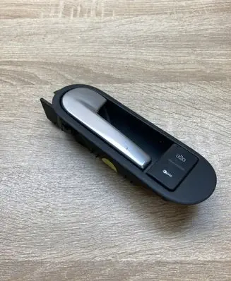 Volkswagen Golf Plus Front door interior handle 5M0837113A