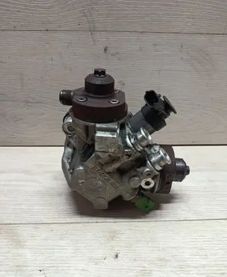 Volvo V60 Fuel injection high pressure pump 0445010681 31372081