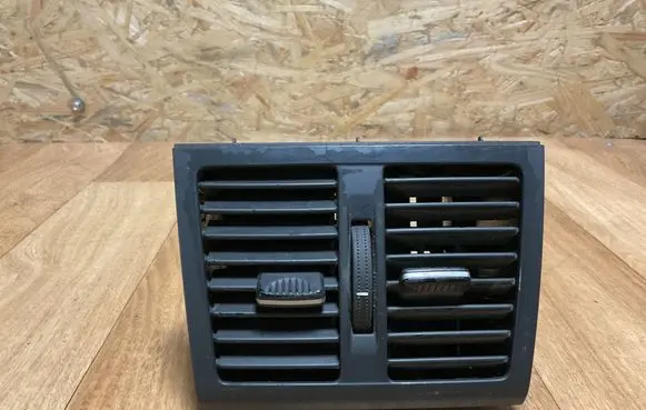 Opel Zafira B Rear air vent grill 13144753 213680437