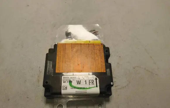 Nissan Qashqai Airbag control unit/module 627260200 988204EH0B AE4EH141182105