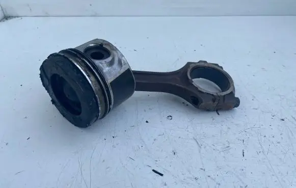 Toyota Avensis T250 Piston 16436 6DA