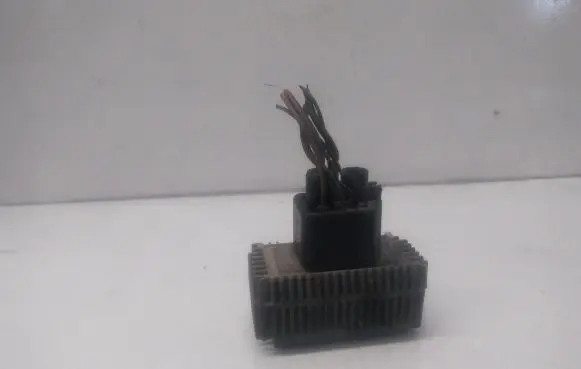 Opel Vectra C Glow plug pre-heat relay 09132691